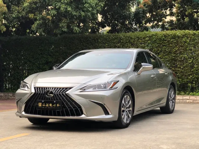 Фотография автомобиля — Lexus ES