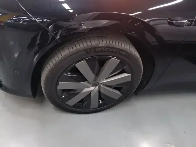 Li Auto i6 — Фото автомобиля 22