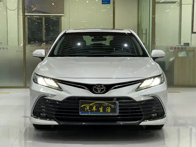 Toyota Camry — Фото автомобиля 2