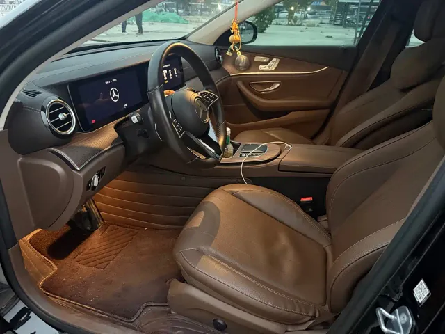 Mercedes-Benz E-Class — Фото автомобиля 4