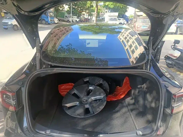 Tesla Model 3 — Фото автомобиля 15