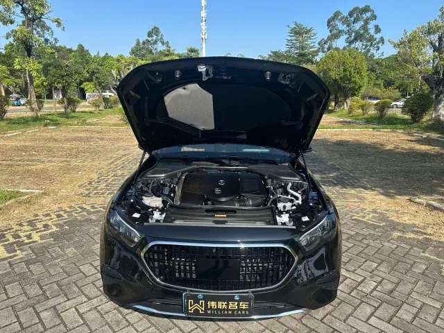 Mercedes-Benz E-Class — Фото автомобиля 20