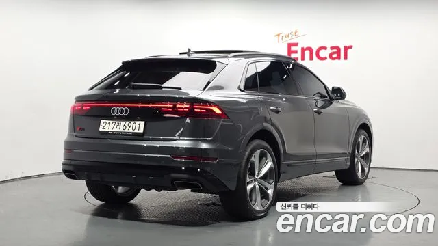 Audi Q8 — Фото автомобиля 2