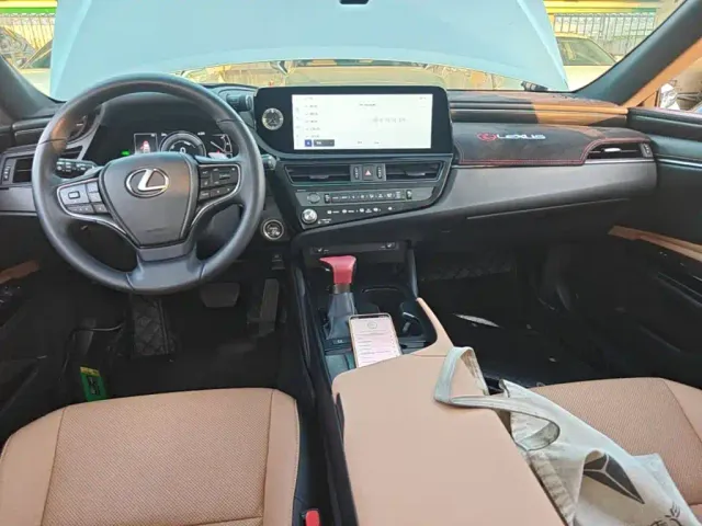 Lexus ES — Фото автомобиля 9