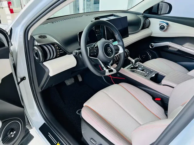 BYD Yuan PLUS — Фото автомобиля 12