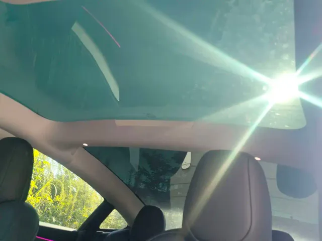 Tesla Model 3 — Фото автомобиля 2