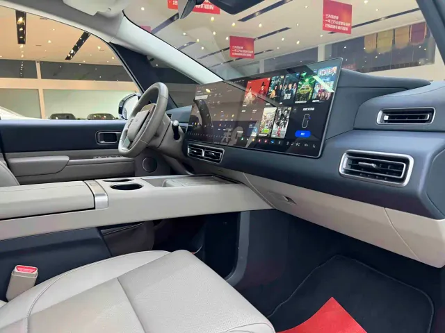 Li Auto MEGA — Фото автомобиля 14