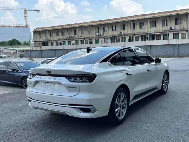 Ford Mondeo — Фото автомобиля 9