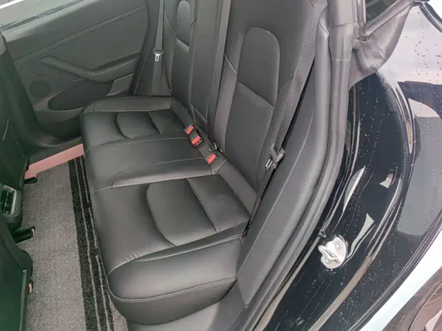 Tesla Model 3 — Фото автомобиля 16