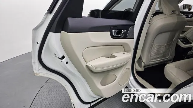 Вольво XC60 — Фото автомобиля 20