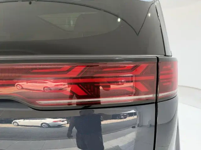 Denza Denza D9 2022 DM-i 970 All-Wheel Drive Honor Edition — Фото автомобиля 10