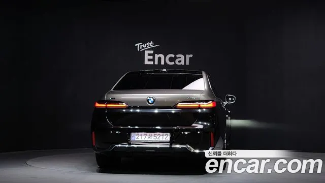 BMW 7-Series 7 серия (G70) 740i xDrive M Sport — Фото автомобиля 4