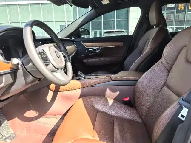 Volvo S90 — Фото автомобиля 3