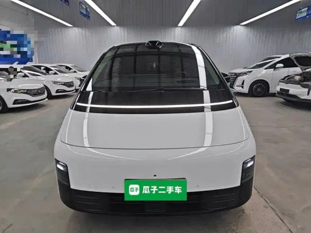 Li Auto MEGA — Фото автомобиля 2