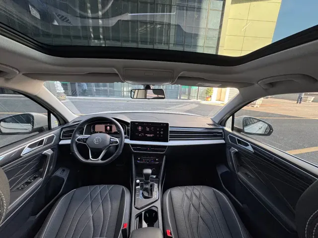 Volkswagen Tiguan L — Фото автомобиля 14