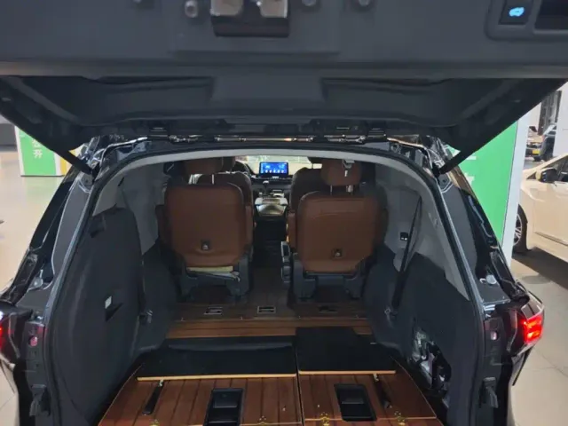 Toyota Sienna — Фото автомобиля 18