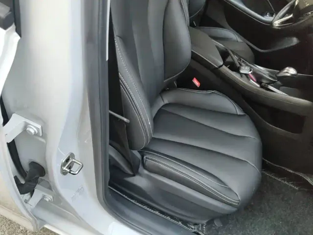 Roewe i5 — Фото автомобиля 24