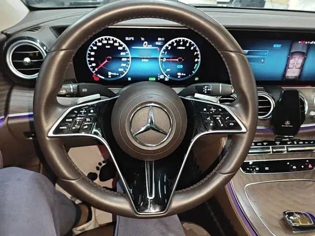 Mercedes-Benz E-Class — Фото автомобиля 10