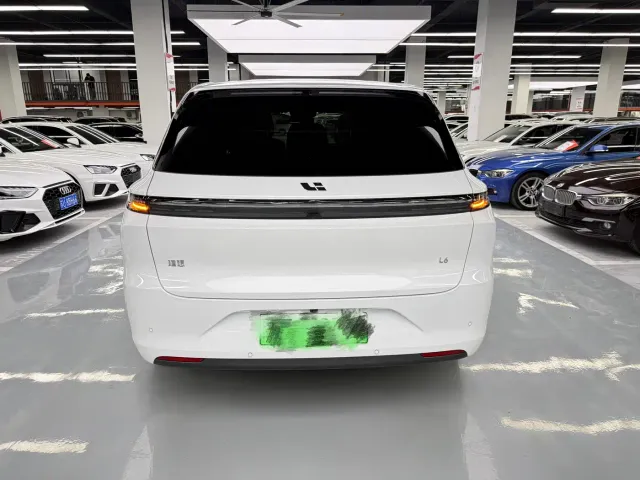 Li Auto L6 — Фото автомобиля 14