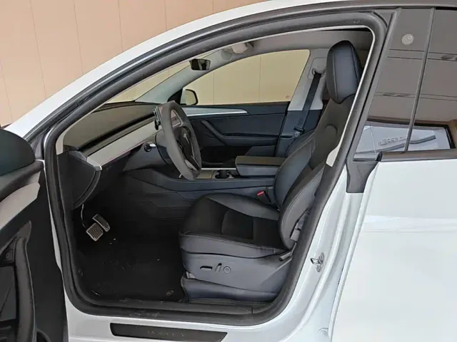 Tesla Model Y — Фото автомобиля 14