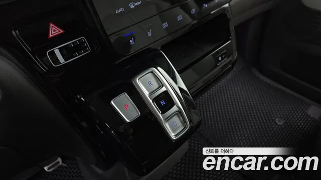 Hyundai Staria Staria 4WD Lounge 9 мест — Фото автомобиля 8
