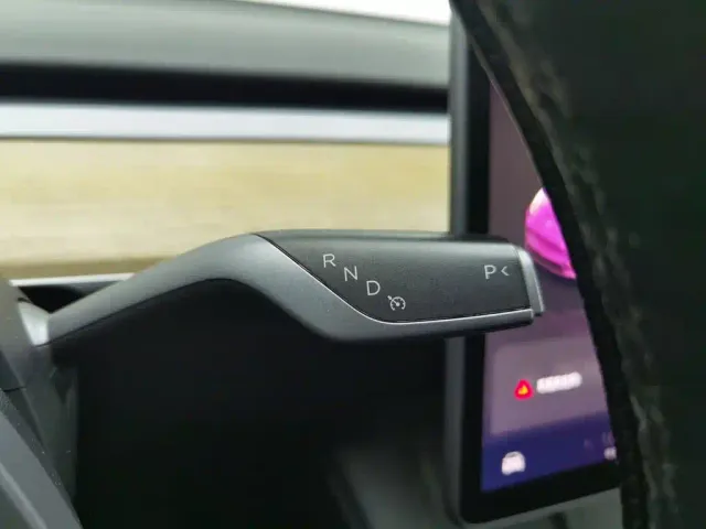 Tesla Model Y — Фото автомобиля 13