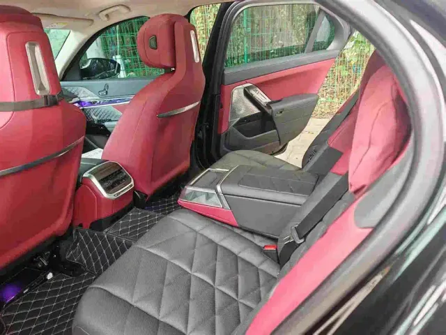 BMW 7 Series — Фото автомобиля 7