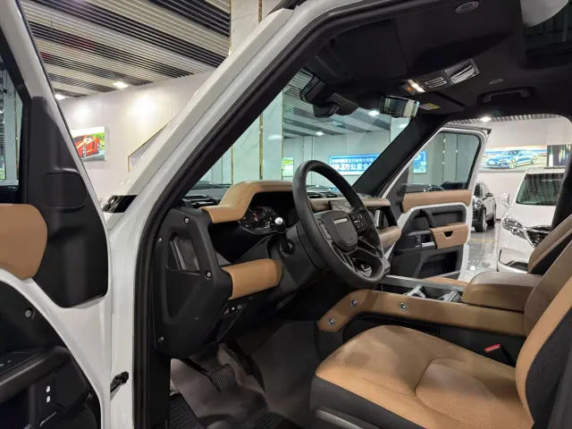 Land Rover Defender — Фото автомобиля 4