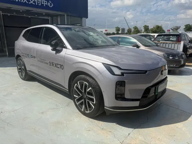 Volvo XC70 Plug-in Hybrid — Фото автомобиля 3