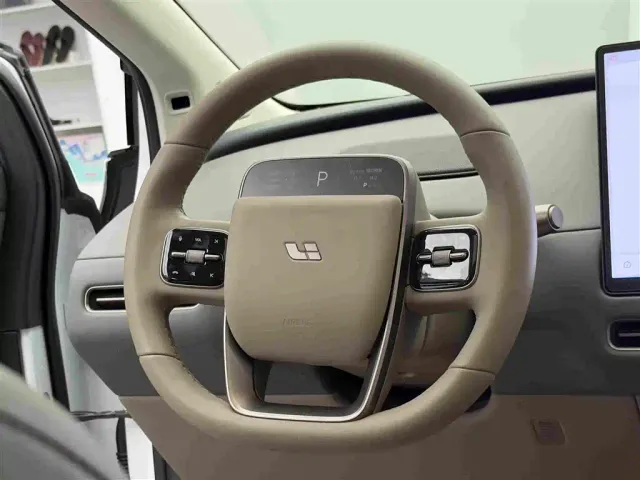 Li Auto i8 — Фото автомобиля 14