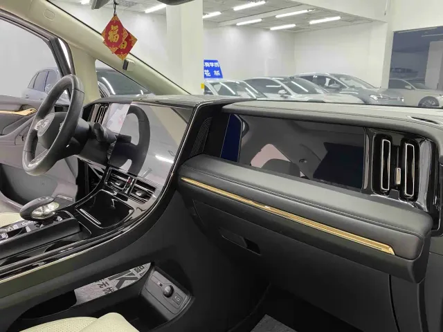 GAC Trumpchi Trumpchi E9 2023 E9 Grandmaster — Фото автомобиля 8