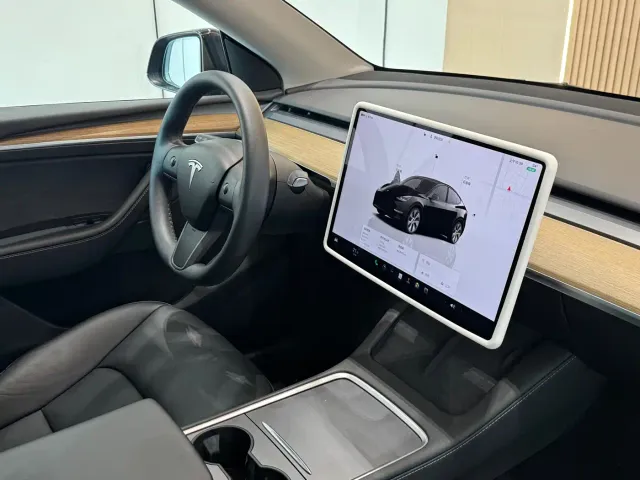 Tesla Model Y — Фото автомобиля 10