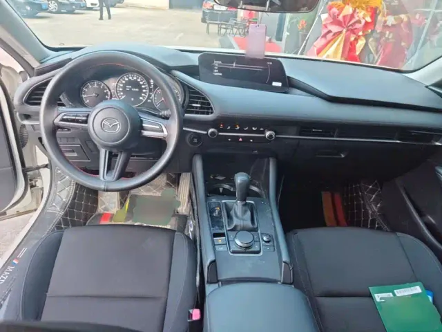 Mazda Axela — Фото автомобиля 9