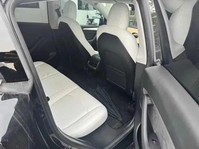 Tesla Model Y — Фото автомобиля 8