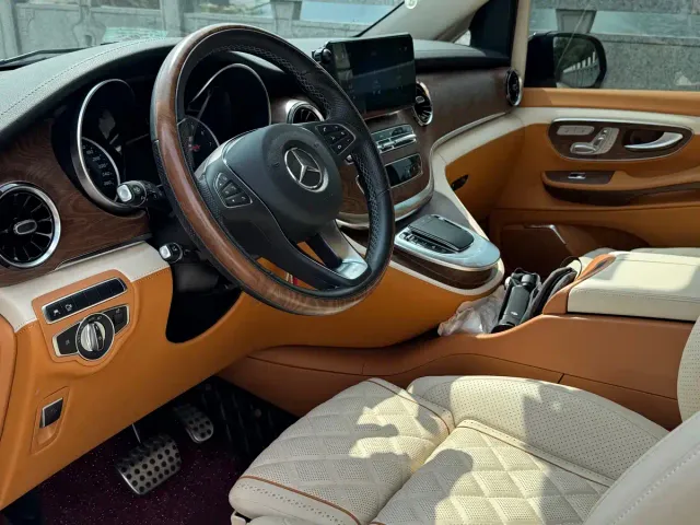 Mercedes-Benz V-Class — Фото автомобиля 12