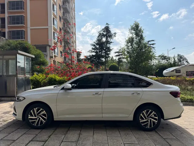 Volkswagen Lavida — Фото автомобиля 9