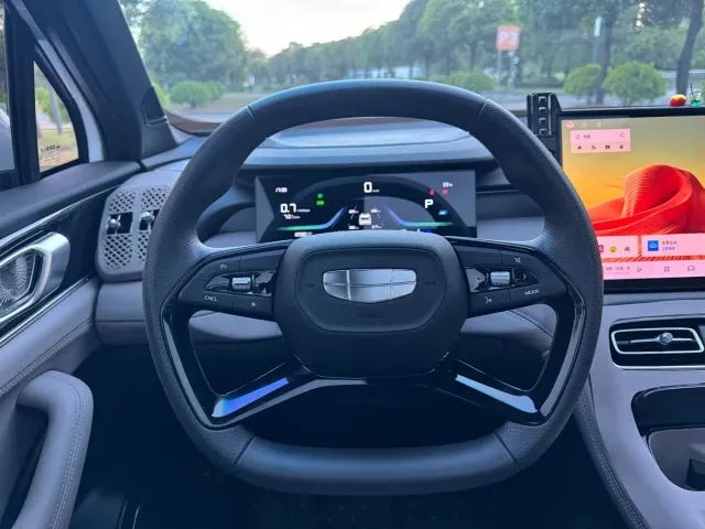 Geely Boyue L — Фото автомобиля 14