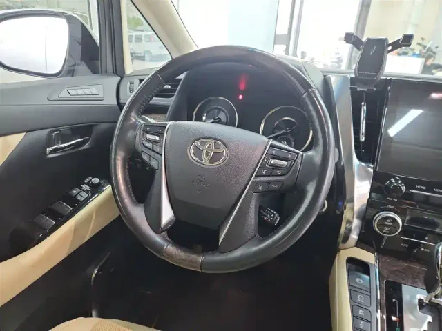 Toyota Alphard — Фото автомобиля 2