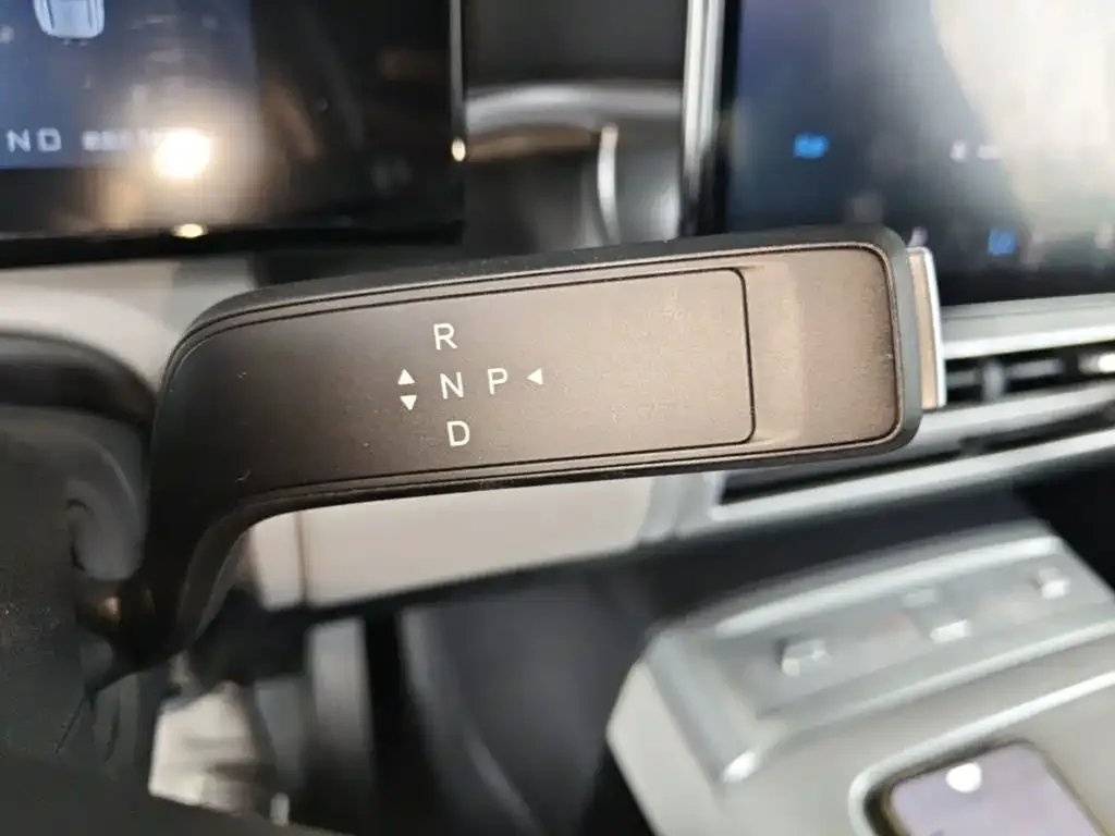 Fang Cheng Bao Titanium 7 2025 AWD Base Model — Фото автомобиля 13