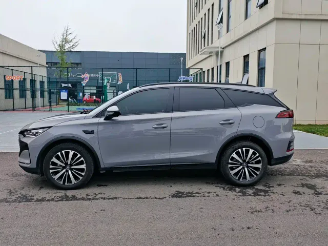 BYD Tang — Фото автомобиля 6