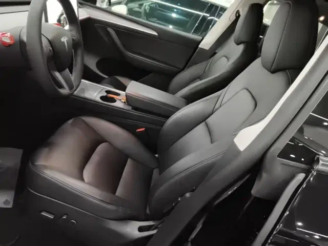 Tesla Model Y — Фото автомобиля 14