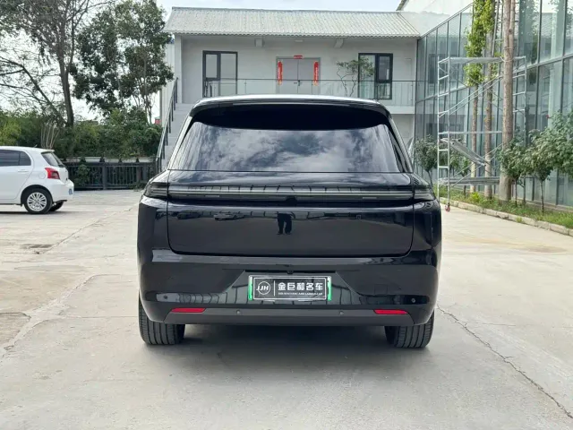 Li Auto L8 — Фото автомобиля 18