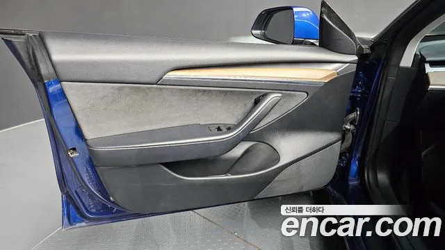 Tesla Model 3 — Фото автомобиля 13