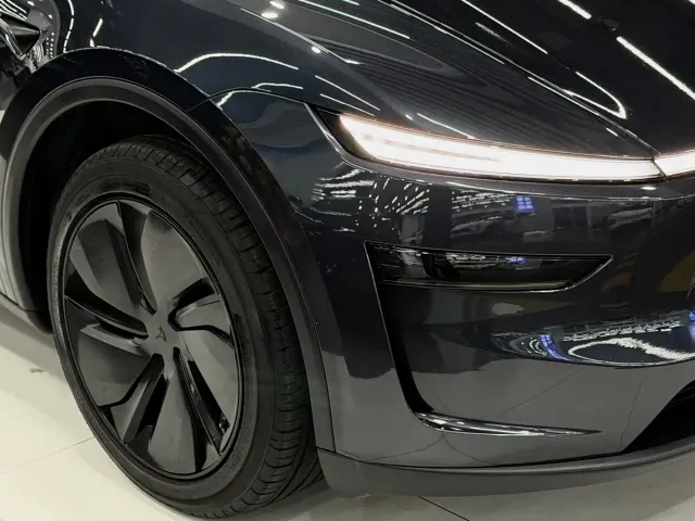 Tesla Model Y — Фото автомобиля 15