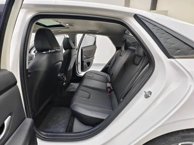 Hyundai Elantra — Фото автомобиля 15