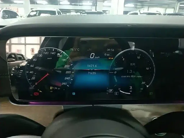Mercedes-Benz E-Class — Фото автомобиля 3