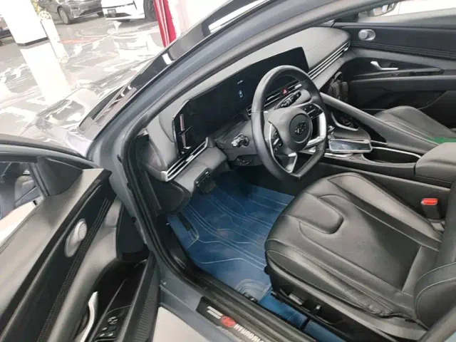 Hyundai Elantra — Фото автомобиля 15
