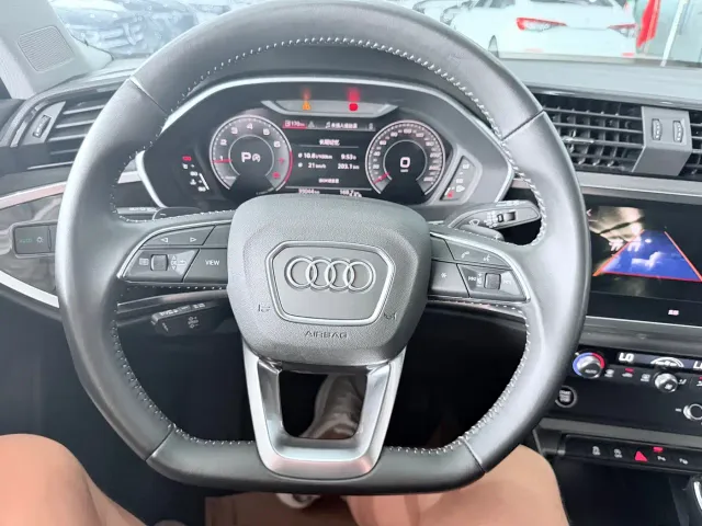 Audi Q3 — Фото автомобиля 6