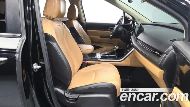 Kia Carnival Generation 4 — Фото автомобиля 11