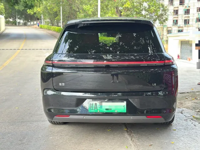 Li Auto L8 — Фото автомобиля 4